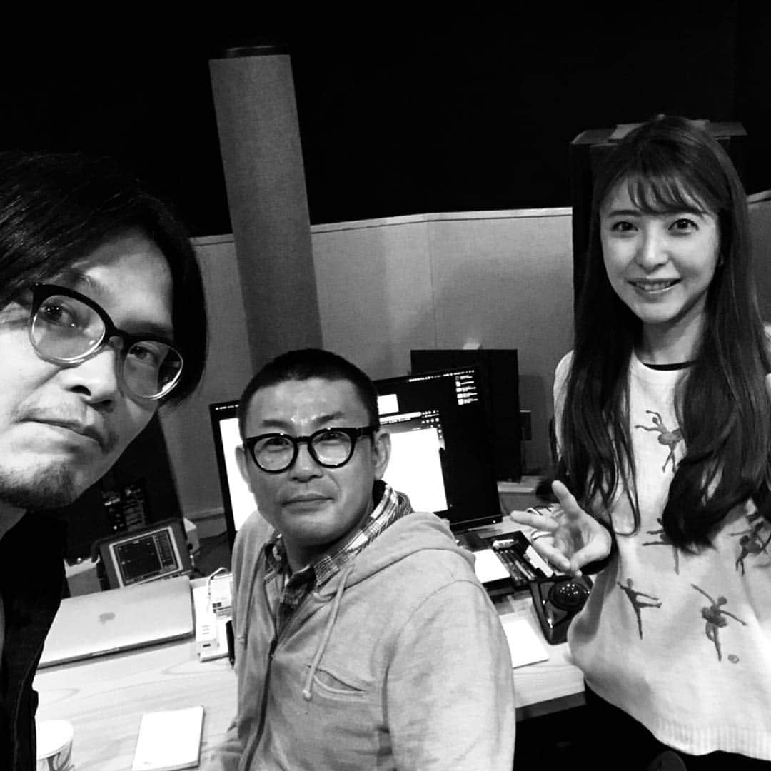 のインスタグラム：「New Recording coming soon! ・ 昨日は、とある企画用のミックス作業を、アコーディオ二スト佐藤芳明さんとエンジニア種村尚人さんのベテランお2人と。 ・ 先月のレコーディングとはこちらでした💪🏻🎻🎹 ・ 新しい挑戦でありながら音楽の原点を見つめられるセッションに、音遊びの極致を感じています！ ・ 配信開始は年末から🎄 お楽しみに！ ・ #recording #soundengineer #accordeon #cello #佐藤芳明 さん #種村尚人 さん」