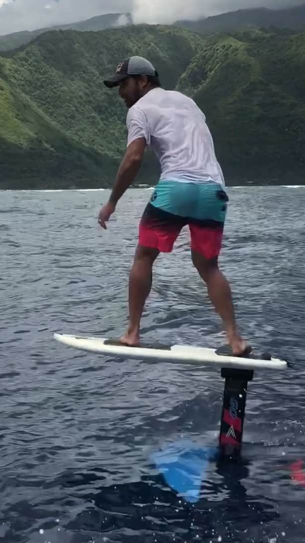 ミシェル・ボレーズのインスタグラム：「Downwind at home when the waves are small」