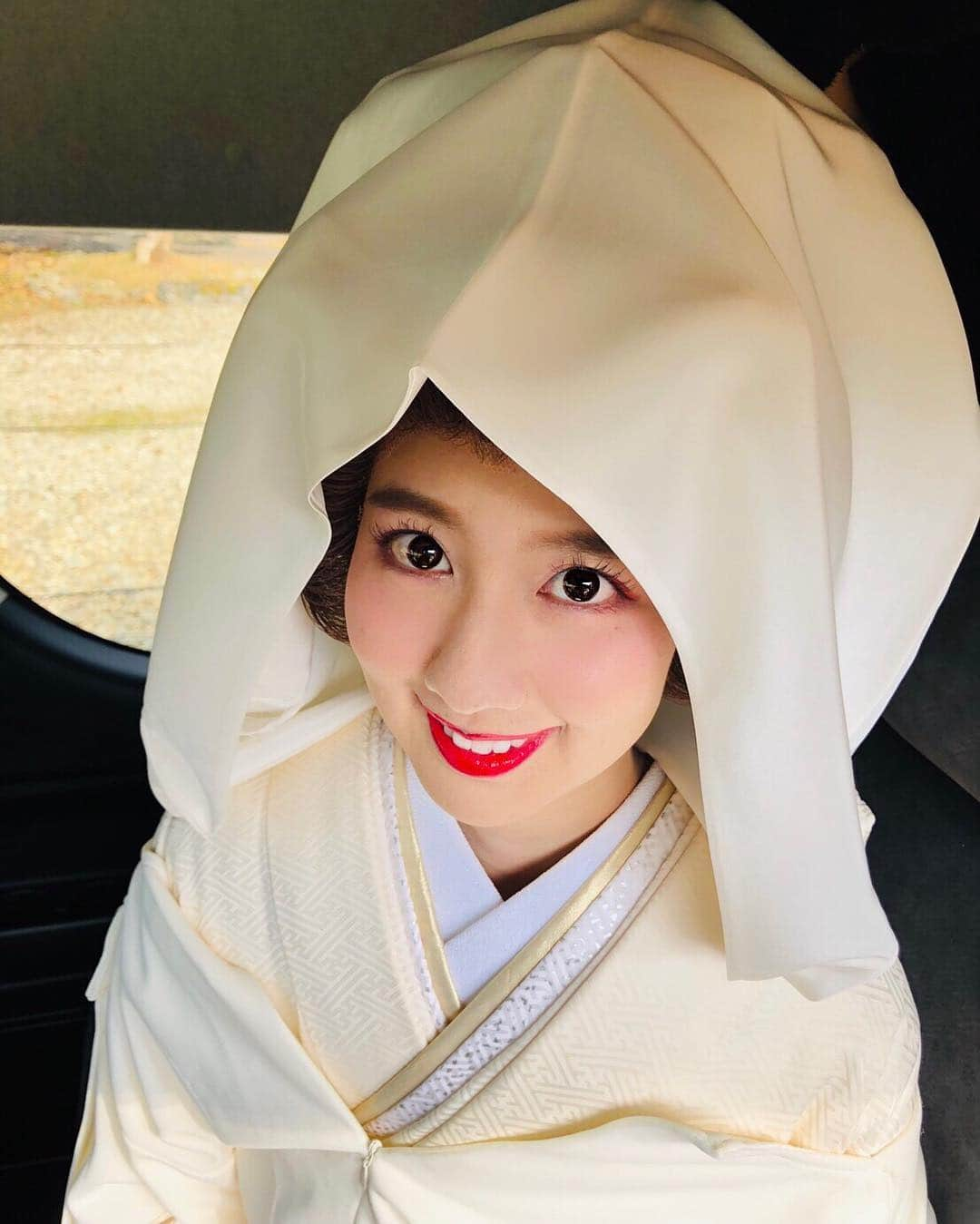 相場詩織さんのインスタグラム写真 - (相場詩織Instagram)「今日は1日花嫁さんになりました👰💍﻿ ﻿ ﻿ 憧れの白無垢姿に﻿ プロの方による素敵なヘアメイク﻿ そして面白くて優しいスタッフの皆さんのおかげで﻿ 長丁場の撮影も﻿ とっても楽しくあっという間に﻿ 感じました(*´ω`*)✨﻿ また同じメンバーで撮影出来たらいいな💓﻿ ﻿ 11月27日放送になります👼 岩手朝日テレビ 「DANDYの扉」 ﻿ ﻿ ﻿ #japan﻿ #iwate﻿ #akita﻿ #instagood﻿ #instalike﻿ #model﻿ #wedding ﻿ #和装 #結婚式 #仏前式  #着付け #和装ヘア #和装モデル #白無垢 #ヘアアレンジ  #ヘアメイク」11月8日 21時54分 - shioriaiba0801