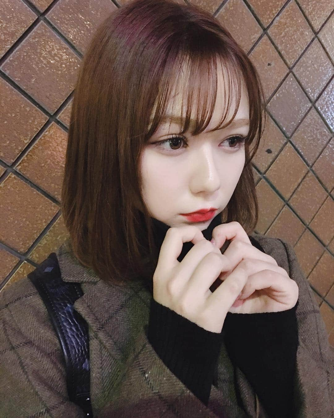 村重杏奈さんのインスタグラム写真 - (村重杏奈Instagram)「タートルネックで写真撮りたくて 着たけど鬼暑かった #ootd  #暑いとか寒いとか関係ない #そんな私はインスタグラマー」11月8日 22時37分 - hktanna4848