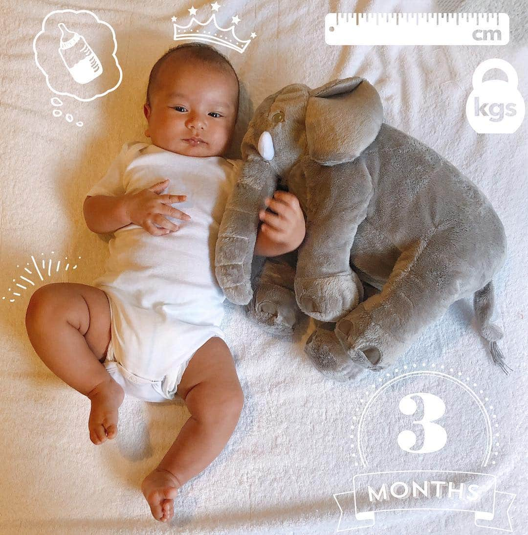 MALIAさんのインスタグラム写真 - (MALIAInstagram)「3month old🐘♥️ お話ししたり、踊ったり、 毎日元気で活発なポコりん👶🏼 2日前にゴロりんこ。。。 って寝返り始まりました💦 . #3ヶ月になりました👶🏼♥️ #寝返り #始まってしまった #動き出してしまった #ここから #目が離せなくなるぞ #最近はよだれかけも #必須になってきたよ👶🏼🍼」11月8日 14時15分 - maliarehman