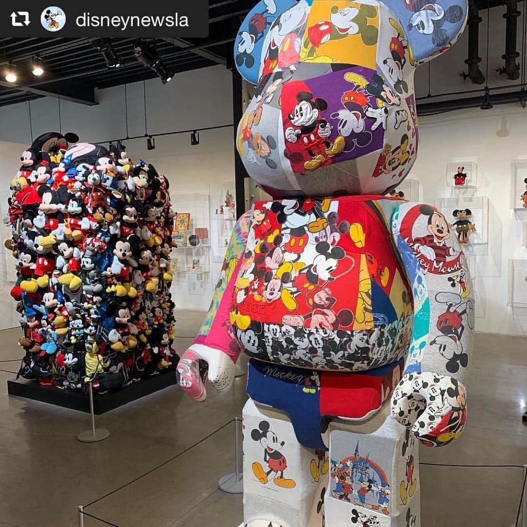 MEDICOM TOYさんのインスタグラム写真 - (MEDICOM TOYInstagram)「#repost @disneynewsla ¡Te compartimos de un vistazo exclusivo a la muestra interactiva "Mickey: The True Original Exhibition" en Nueva York! #Mickey90 #MickeyTrueOriginal @drxromanelli #bearbrick #medicomtoy」11月8日 14時48分 - medicom_toy