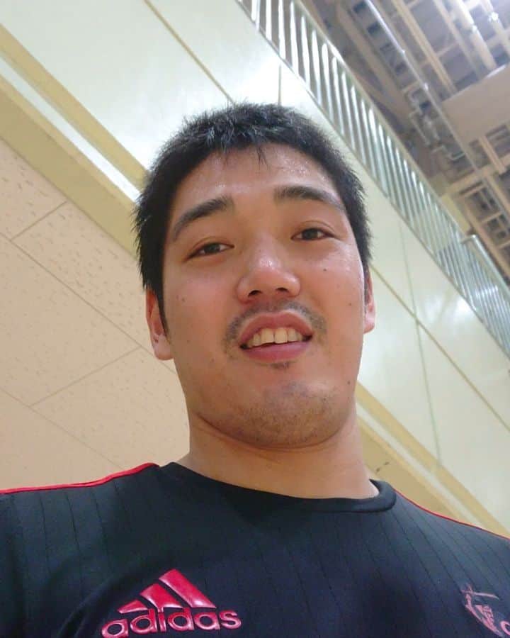 笠原謙哉のインスタグラム：「今週末は沖縄で大崎電気と琉球コラソンとです🔥  ということで今週のインタビューするっちはこの選手🤾‍♀️ 熱い闘いをぜひ見に来てください❗  11月10日(土)vs大崎電気  11日(日)vs琉球コラソン」