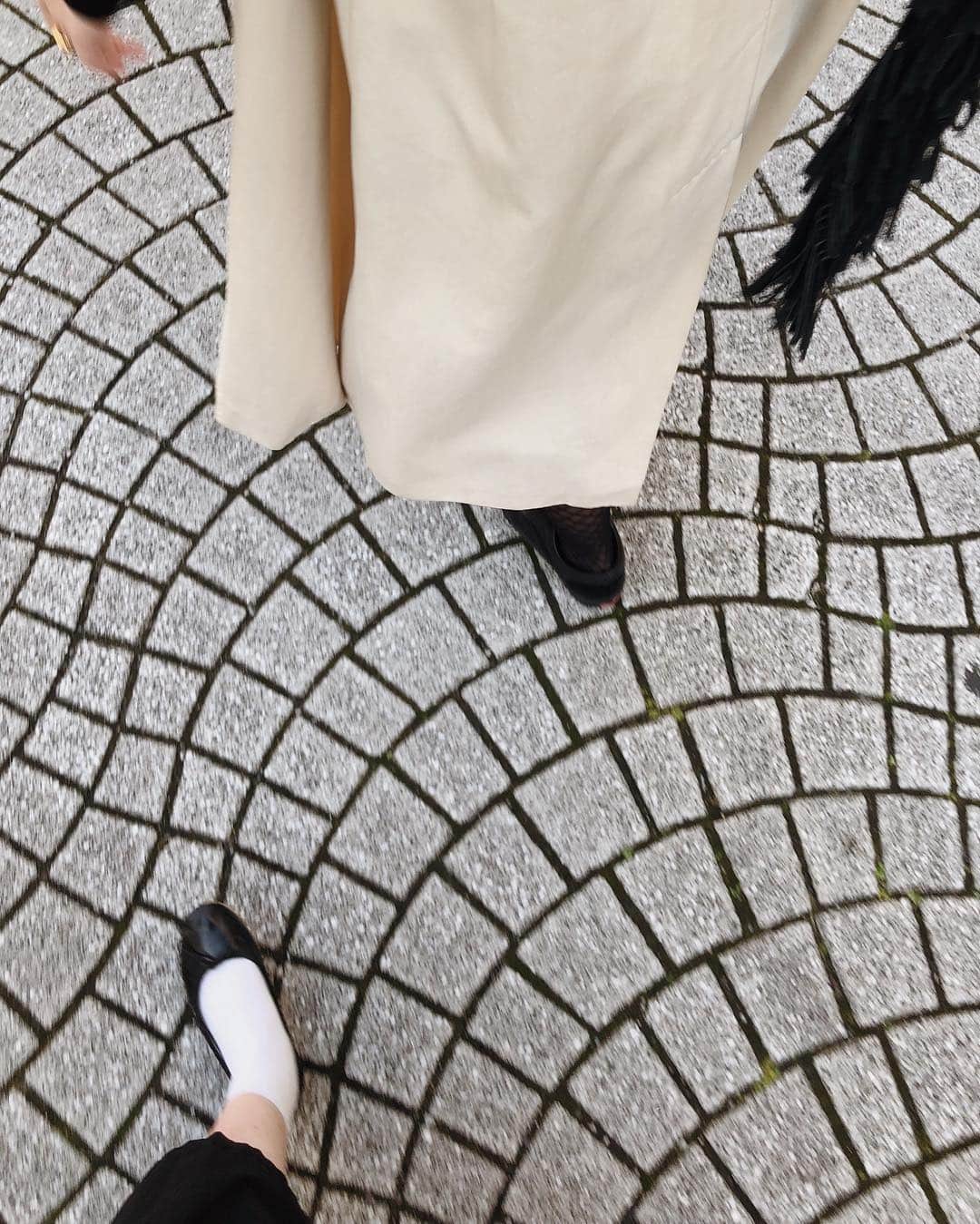 のインスタグラム：「今日は友人と鎌倉へ🍂 たくさん歩き回ってヘトヘトです… でものんびりいろんなお店を見たり、美味しいご飯を食べなら近況を話せて嬉しかったです。 今度は家でまったりする予定📃！」