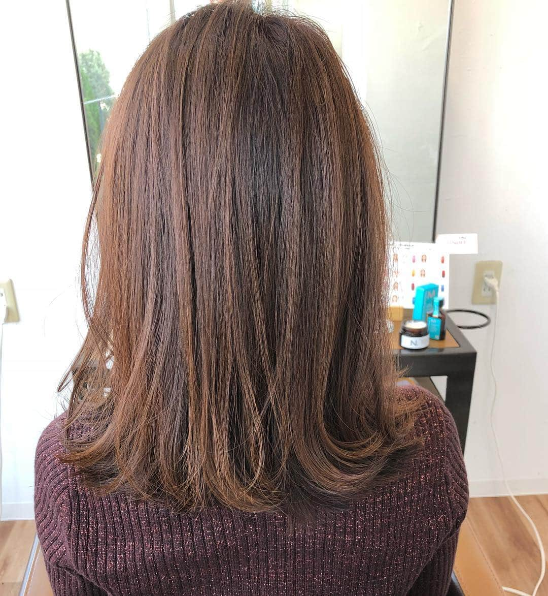 蜂矢有紀さんのインスタグラム写真 - (蜂矢有紀Instagram)「💇‍♀️✨ ・ つ い に…！ 脱🧡ロング👩 #中学生振り ・ いつかショートまで いきたいけど徐々に 楽しんでいこう(＾∀＾)w ・ カラーもスタイリングも 良い感じにして頂いて #大満足 です😆❣️ ・ #アリスバイアフロート #ムッシュ豊田 さん #自由が丘 #脱ロング #バッサリ #20cmカット #清々しい #ドライヤー時間短縮 #ロングボブ #ミディアムロング どこの部類なんだろうかww #hair #haircut #beautysalon」11月8日 19時06分 - yuki.h1218