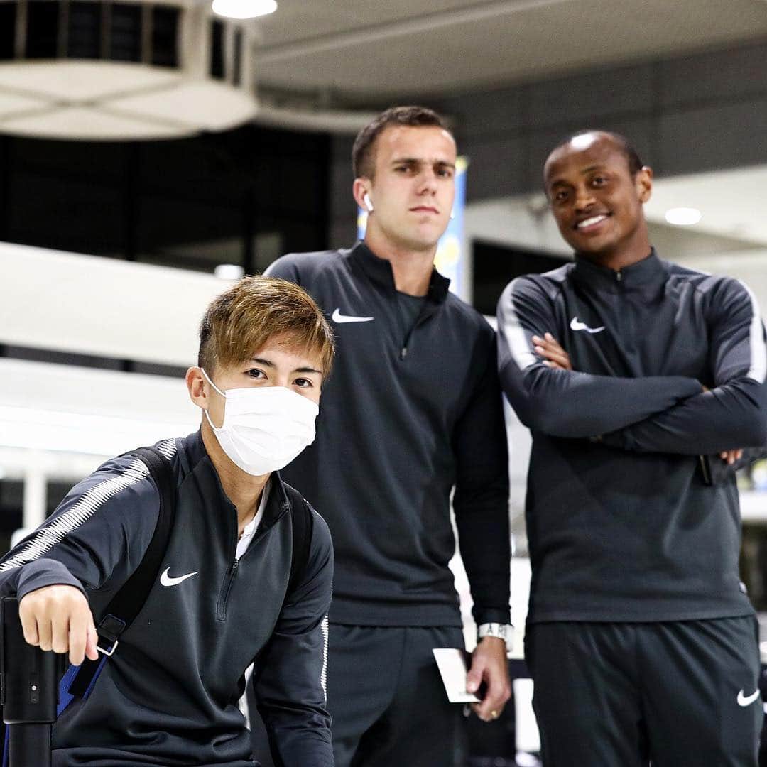 鹿島アントラーズさんのインスタグラム写真 - (鹿島アントラーズInstagram)「テヘランまで、移動しました！  #鹿島アントラーズ #kashimaantlers #jリーグ #jleague #acl2018 #aclfinal #成田空港」11月8日 19時29分 - kashima.antlers