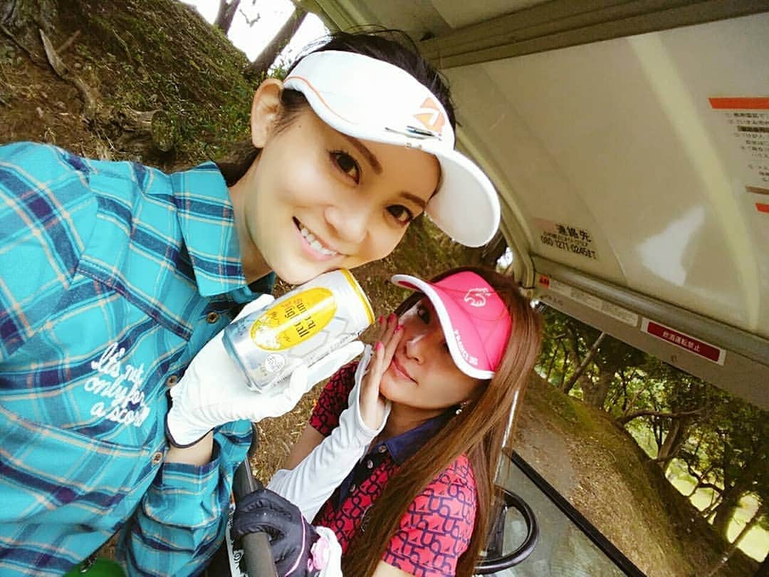 佐々木実季さんのインスタグラム写真 - (佐々木実季Instagram)「今日はまなみんとゴルフ⛳初めて一緒に回ったけど楽しかったぁ😆今日は1つ良い収穫があったから、次回からのラウンドに活かしてこ✨うさぎさんいっぱいで可愛過ぎました︎︎🐰❤︎︎ #ゴルフ #ゴルフ初心者 #万木城カントリークラブ #万木城cc #難しかった🤔 #スコアは出戻り😭😱😂 #🐰 #午前中からハイボール #ランチタイムもハイボール #下手だけど #ゴルフ大好き #ゴルフ仲間募集中 #ゴルフ女子 #⛳ #ブリヂストン #ブリヂストンスポーツ #ブリヂストンゴルフ #パラディーゾ #パラディーゾゴルフ #golf #golfbeginner #beginner #lovegolf #bridgestone #bridgestonegolf #bridgestonesports #paradiso #paradisogolf」11月8日 19時30分 - miki.sasaki_golf