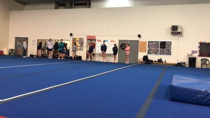 のインスタグラム：「Warming up with Australian divers in morning session!! ・ ・ #sydney #earlymorning #traning #australia #timelapse」