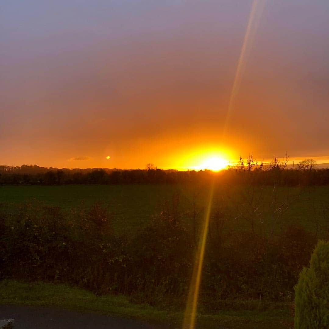 コリン・オドナヒューさんのインスタグラム写真 - (コリン・オドナヒューInstagram)「Sunset! #ireland」11月9日 1時27分 - colinodonoghue1