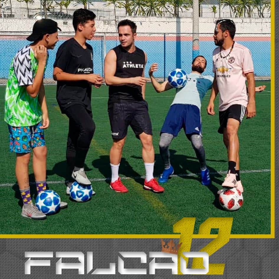 アレッサンドロ・ローザ・ヴィエイラのインスタグラム：「Saiu o 1º desafio do canal “Falcão12” ! Corre lá no Stories e acompanhe o LINK ! Tá sensacional @lucas_bzk @banheiristas @jukanalha @nwb.oficial !」