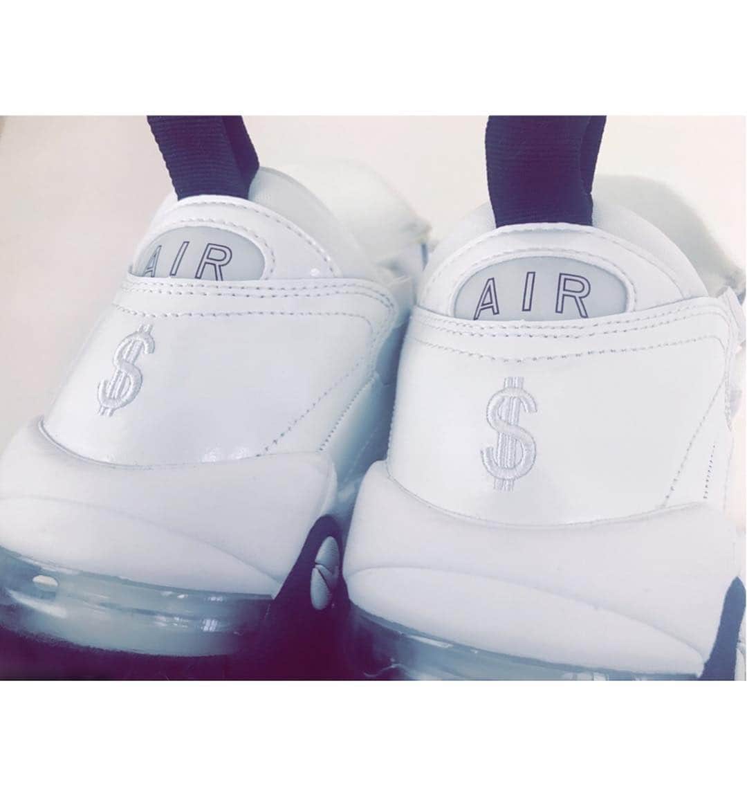 山本真凜さんのインスタグラム写真 - (山本真凜Instagram)「Nike Air More Money💰 #nike #nikeair #moremoney #losangeles #la #shoes #sneakers #white #beats」11月9日 15時58分 - marin_yamamoto_