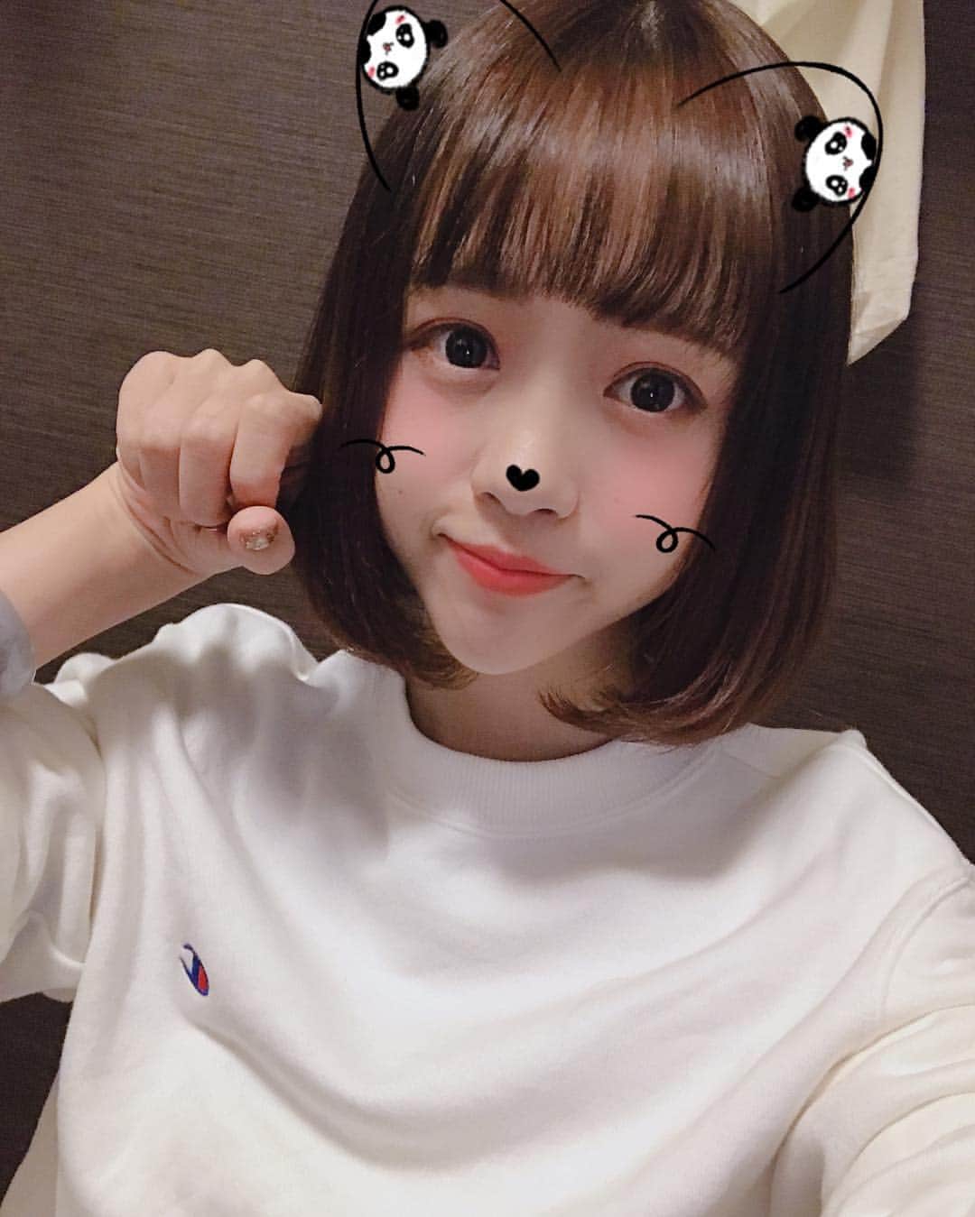 謝梦頔さんのインスタグラム写真 - (謝梦頔Instagram)「そういえば...かみきっちゃた🤥 念願のボブになった〜ずっと切りたくて、我慢してた！！ 本番終わった後すぐ美容院に行って切ってもらった〜😊 #ボブ #ins #instafashion #instagood」11月9日 16時37分 - mengdi_0204