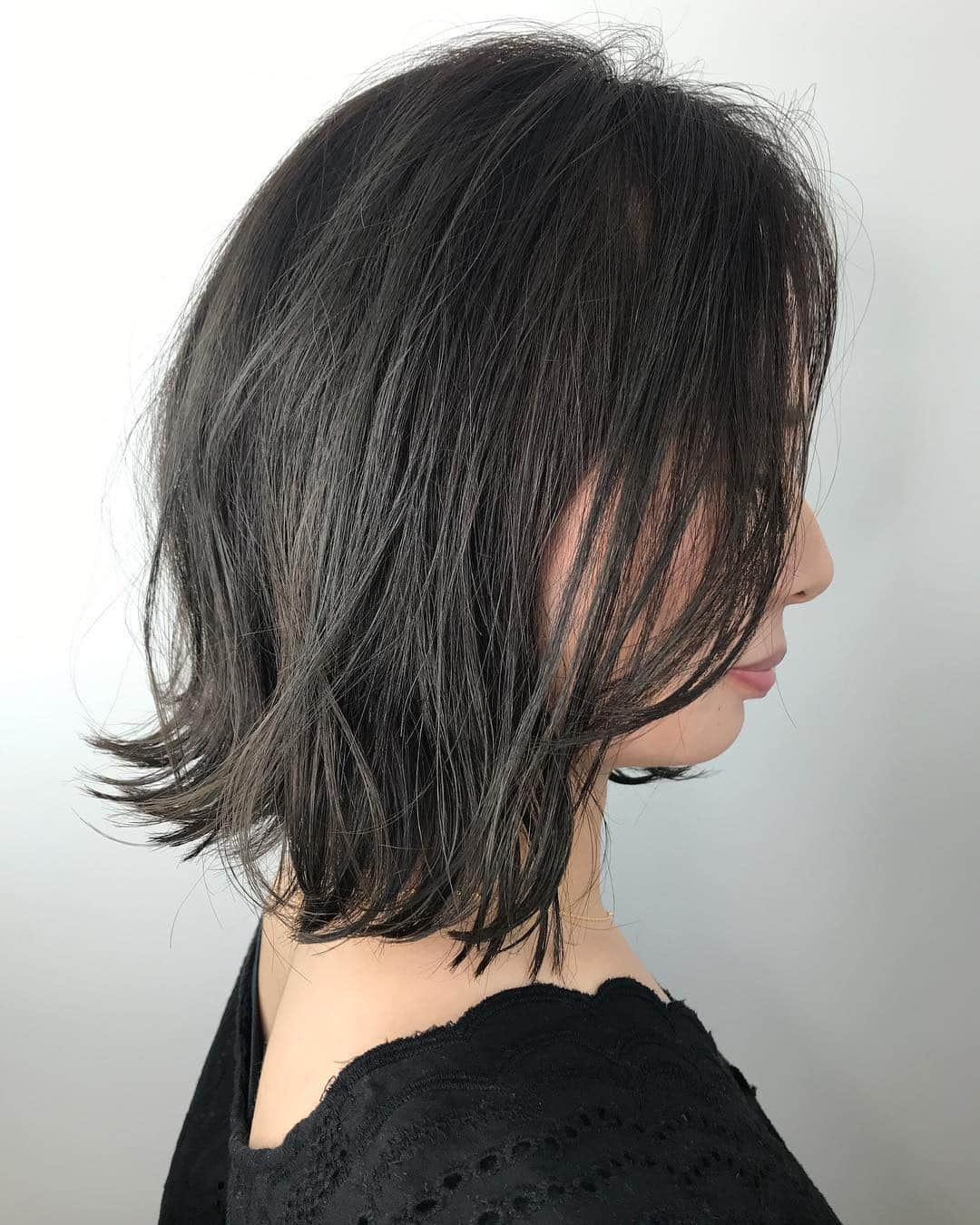 鮫島邦明のインスタグラム：「グレーボブ #センターパート  #ハイライト #アッシュカラー #梅田美容室 #梅田美容院 #ヘア#梅田ヘアスタイル #髪型 #ヘアセット #ヘアメイク #キラ水 #グラデーション #ホリスティックカラー #ヘアアレンジ #アレンジ #パーティー #ポニーテール #クルリンパ#gu #snidel #梅田美容師 #モデル #サロンモデル #サロモ #ヘアカタ #ny#nyc #aujua --------------------------------------. 梅田と東京出店を計画中 スタッフ募集中メッセージくださいね★ AVANCE.CROSStuin梅田茶屋町 TEL06-6377-7211 AVANCE.CROSSmel c西梅田 TEL06-6348-2050 anne心斎橋 TEL06-62140770」