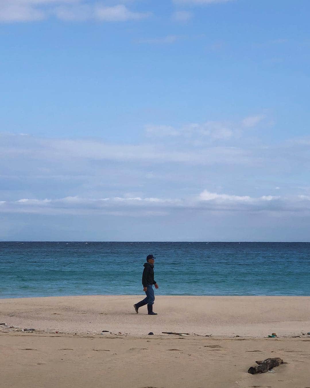 Ari Keitaのインスタグラム：「A Man Walks . . . . . #japan #kagoshima #tanegashima #people #documentary #documentaryphotography #documentaryphotographer #doc #travel #travels #traveling #traveler」