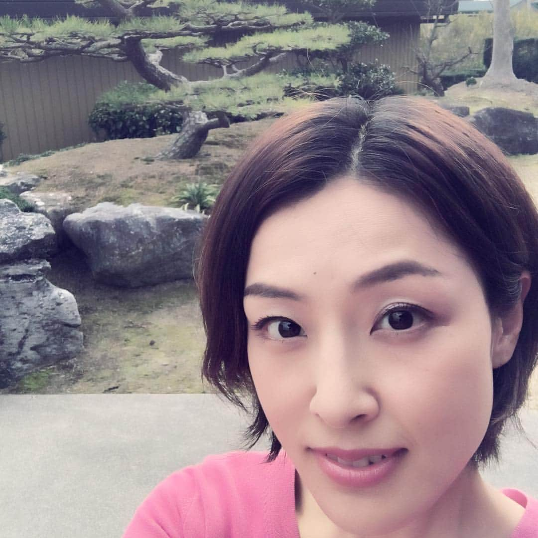 木下あゆ美さんのインスタグラム写真 - (木下あゆ美Instagram)「名古屋ロケ、無事終了しました。ほんわか、あっかい現場で終わってしまうのが本当に寂しい😞  地元名古屋での仕事。ご褒美みたいな仕事とは、こういうものを言うんだな…。どんなドラマか、また情報解禁になりましたらお伝えします。現場の雰囲気が出ているような、あったかいドラマですよ。😊 実家近くの踏切から覗く、ずーっと続く線路の景色が好きです。東京近郊ではなかなか無い景色。  #愛知県 #名古屋  #名古屋ロケ #ayumikinoshita」11月9日 10時29分 - ayumi_kinoshita13121982