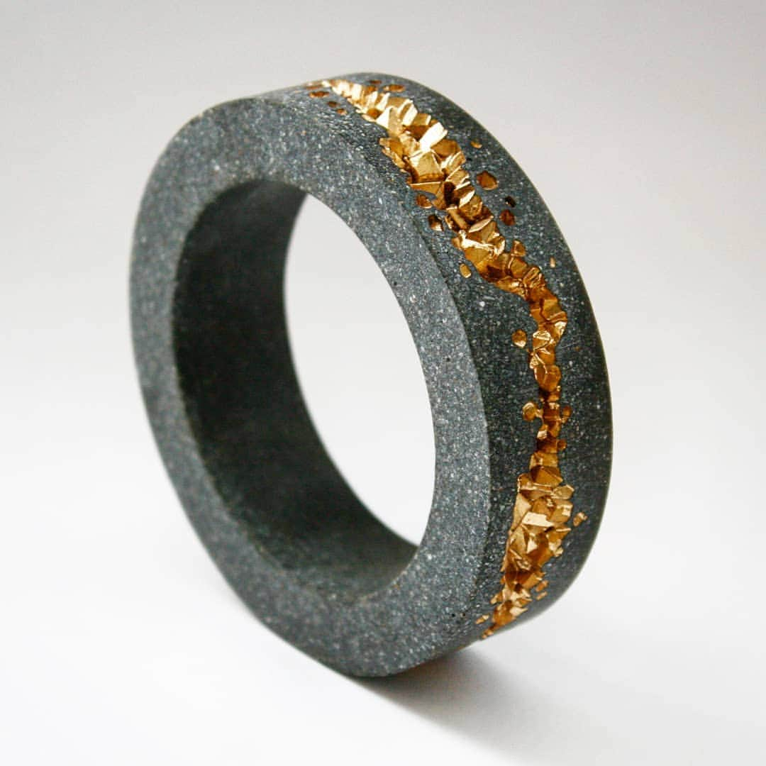 Britta Boeckmannさんのインスタグラム写真 - (Britta BoeckmannInstagram)「Only a few weeks till a new collection is coming 💛😊 #boldb #collection #concrete #gold #melbourne #melbournedesign #australia #australiandesign #jewelry #jewellery #jewelrygram #bangle」11月9日 12時12分 - brittaboldb