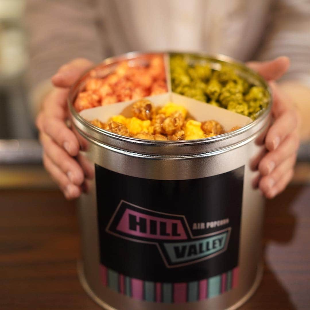 HillValley_Officialさんのインスタグラム写真 - (HillValley_OfficialInstagram)「. 中目黒本店限定.  M缶リフィルサービスを行っております. M缶が通常¥2,970(税込)→缶をお持ちいただくと¥2,500(税込)に. ぜひ、ご利用くださいませ.  #ヒルバレー  #ヒルバレーミックス  #ヒルバレーポップコーン  #グルメ  #ポップコーン #キャラメル #チーズ #中目黒 #中目黒スイーツ  #おやつタイム  #差し入れ  #hillvalley  #gourmetpopcorn  #hillvalleypopcorn  #nakameguro」11月9日 12時45分 - hillvalley_official