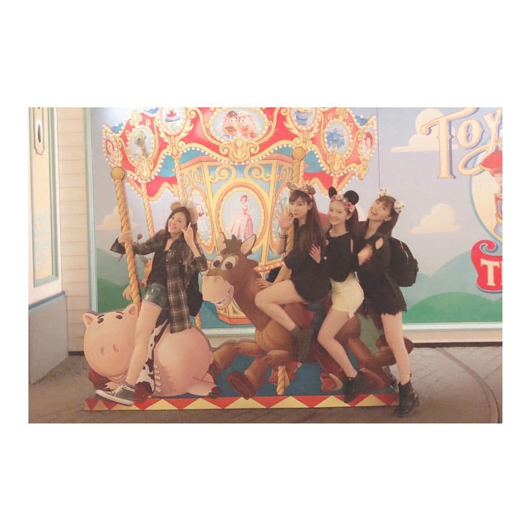 葉月ゆめさんのインスタグラム写真 - (葉月ゆめInstagram)「最高のメンバーでTDS 🏰♡ 楽しすぎて夢の時間でした 🤤💕 舞台で4人共演してから ちょうど1年くらい！出会いに感謝 😌❤︎ #tokyodisneysea #tds #disney #ディズニーシー #舞台mods #みやこのiPhoneケースが気合入ってて可愛かったです #カチューシャに出る個性 #私は顔に髪かかるの嫌なのでヘアバンド派」11月9日 12時59分 - yume_hazuki