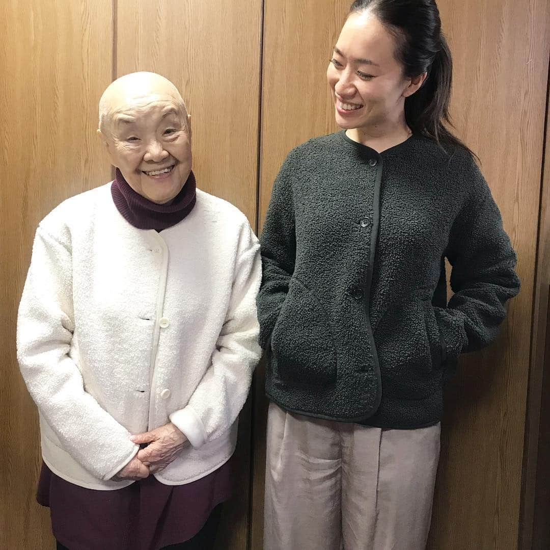 瀬戸内寂聴さんのインスタグラム写真 - (瀬戸内寂聴Instagram)「まなほが着ていた服が素敵だったので同じものを買ってきてもらいました！ まなほはお化粧をしてないのでカメラの方を向きませんでした🤣 #インスタ31回目 #瀬戸内寂聴 #お揃い」11月9日 13時01分 - jakucho_setouchi