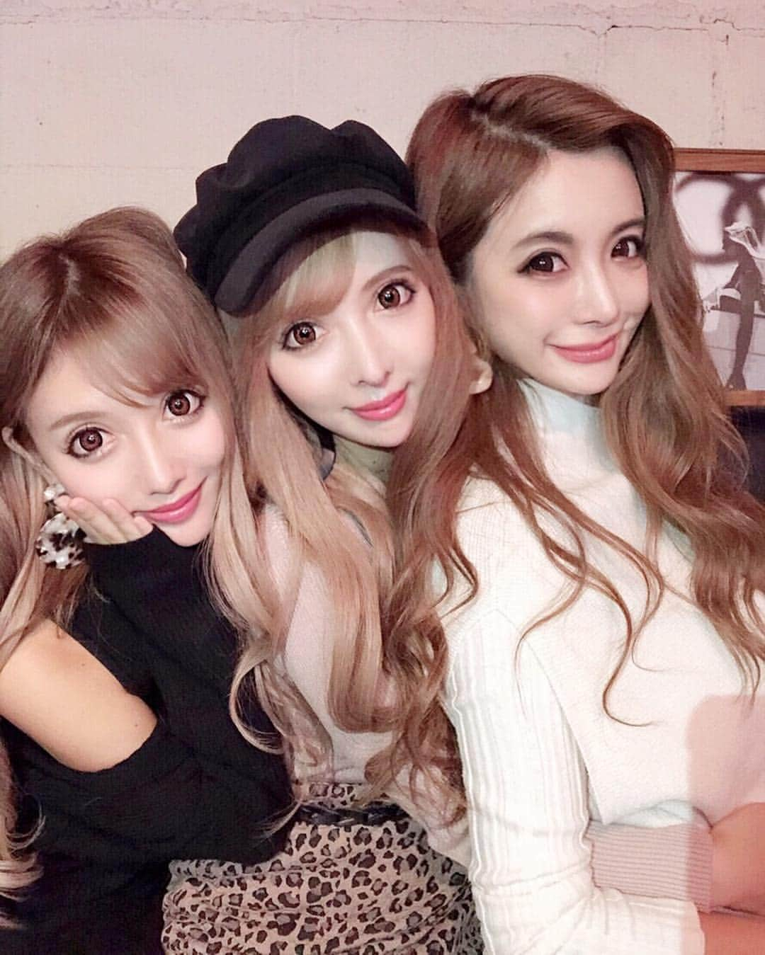 吉川ちかさんのインスタグラム写真 - (吉川ちかInstagram)「そして昨日はさよちゃんも 久しぶり会えたから嬉しい😝💓 さよちゃんはもう ずーっと昔から双子のことを 可愛がってくれるの✨ . 本当にいつもありがとうございます😌💓 HAPPYな一日になれました!! . #さよちゃん#双子#ちえちか#happy#食事会#福岡#仲良し#楽しかった」11月9日 14時41分 - yoshikawachika_1116