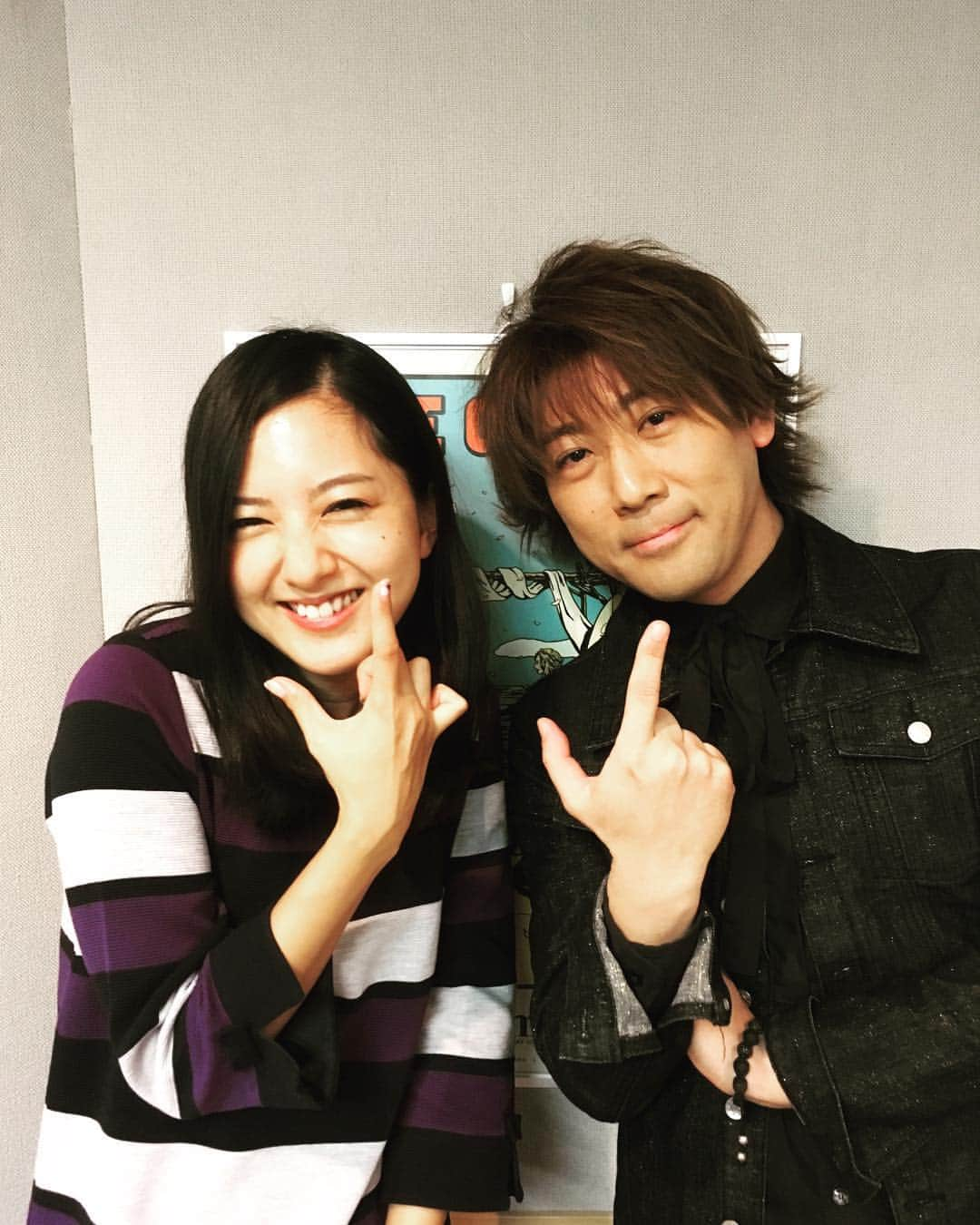 浜口順子さんのインスタグラム写真 - (浜口順子Instagram)「金曜日だよ😇 今日も16時から bayfm 『The BAY☆LINE』#bayline 生放送ですよん😍 是非是非 #ラジオ #radiko でお聴き下さい😘 お店や会社で#radio が流れてるって方は 是非是非#bayfm #bayfm78 をつけてくださーい‼️ メールもお待ちしてます🤓 @the_bayline からどうぞ。 ラジオでお会いしましょ〜👻 … … 写真は先週 スタジオにお越し下さった 私の青春のお方 元SOUL’d OUTのShinnosukeさん😍 高校生ん時、カラオケでみーんな歌いまくってたなあ、と。 もう、終始大興奮でした🤤 高校生の私に見せたいわ🤤 とってもお優しいお方でした❤️」11月9日 14時37分 - hamaguchijunko