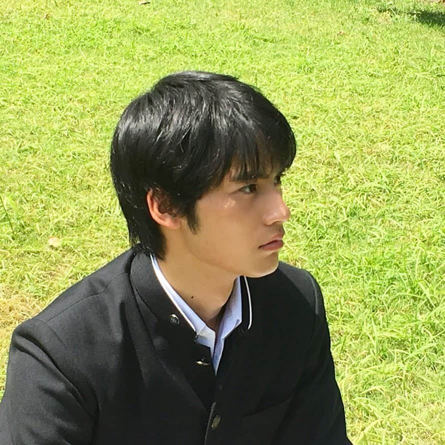 TBS「中学聖日記」さんのインスタグラム写真 - (TBS「中学聖日記」Instagram)「学ラン晶。あの日の横顔🌱  #tbs #火曜ドラマ #中学聖日記 #有村架純 #岡田健史 #町田啓太 #マキタスポーツ  #友近 #渡辺大 #村川絵梨 #吉田羊 #夏川結衣 #火曜 #よる10時 #第6話 #11月13日 #子星中 #学ラン #黒岩君 の  #横顔シリーズ #見納め？」11月9日 14時57分 - chugakuseinikki_tbs