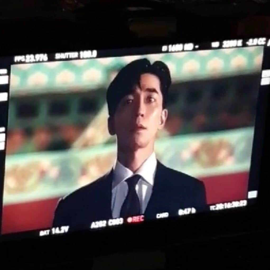 シン・ソンロクさんのインスタグラム写真 - (シン・ソンロクInstagram)「외롭고...쓸쓸한....놈🤴🏻이혁 #황후의품격#11월21일첫방송#sbs수목드라마」11月9日 15時27分 - shin_sung_rok