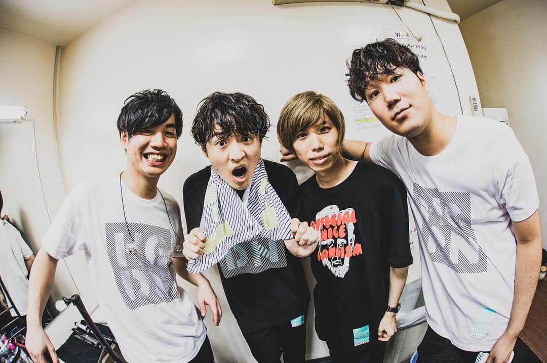 のインスタグラム：「Official髭男dism one-man tour 18/19 11.07 @ Yokohama Bay Hall photo by @nekoze_photo  #Official髭男dism #髭男 #ヒゲダン #髭男ワンマンツアー #レミショ #ヒヒラ」