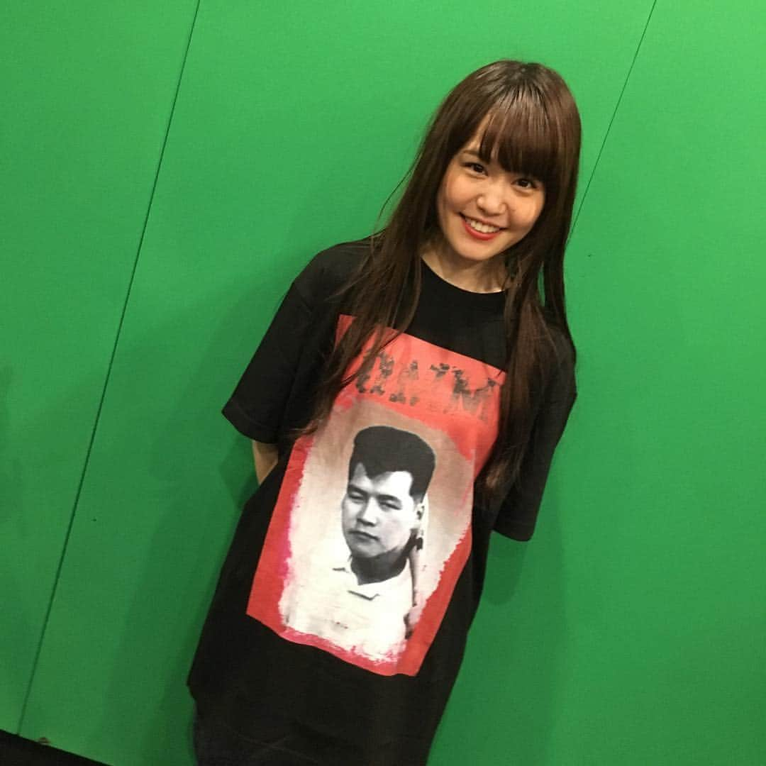 Nao☆ さんのインスタグラム写真 - (Nao☆ Instagram)「サンドウィッチマン富澤さんのTシャツをファンの方からいただいたのですが、番組でこの写真沢山見てたからすごーくお気に入りです😆🌈✨ ありがとう🌈✨」11月9日 15時32分 - nao_ngc