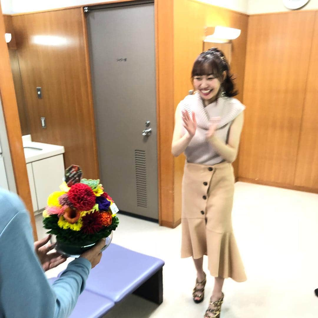 須田亜香里さんのインスタグラム写真 - (須田亜香里Instagram)「おしゃれなお花をいただきました！ サボテンちゃんはずっと残るんだって✨  #サンデージャポン #サンジャポ #サボテン」11月10日 1時21分 - akarisuda