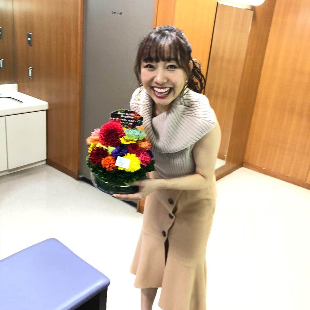 須田亜香里さんのインスタグラム写真 - (須田亜香里Instagram)「おしゃれなお花をいただきました！ サボテンちゃんはずっと残るんだって✨  #サンデージャポン #サンジャポ #サボテン」11月10日 1時21分 - akarisuda