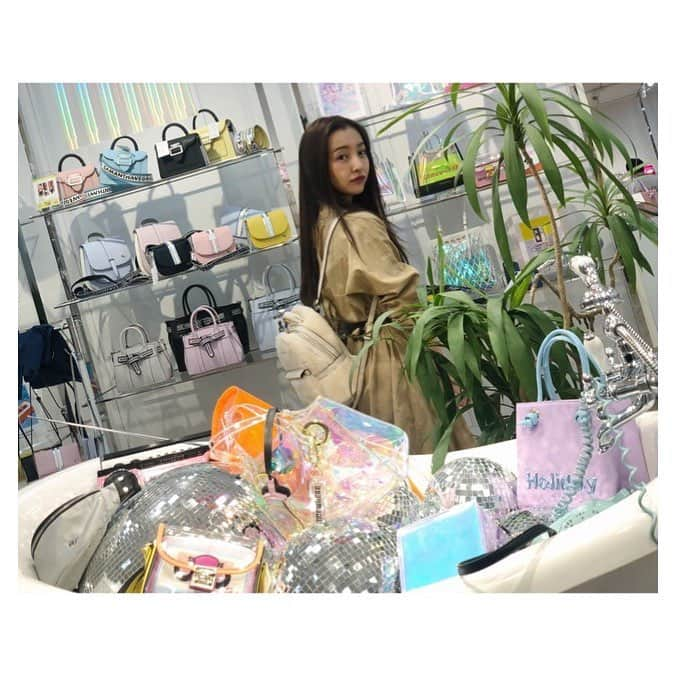 板野友美さんのインスタグラム写真 - (板野友美Instagram)「先日 @samantha.thavasa.info の 展示会に行ってきました💓  私はスヌーピーのコラボバック オーダーしたよ♪ #サマンサタバサ」11月9日 17時49分 - tomo.i_0703