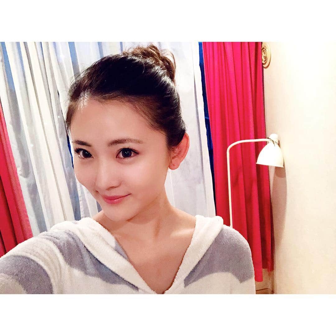 姫野れみのインスタグラム：「#CM撮影 にきてます💋🐻 my部屋着とすっぴんにチェンジして後半戦!! 12月放送予定なので、また告知しますね❤︎ ・ #shooting #cm #gelatopique #撮影 #ジェラピケ #すっぴん #お化粧落としの撮影」