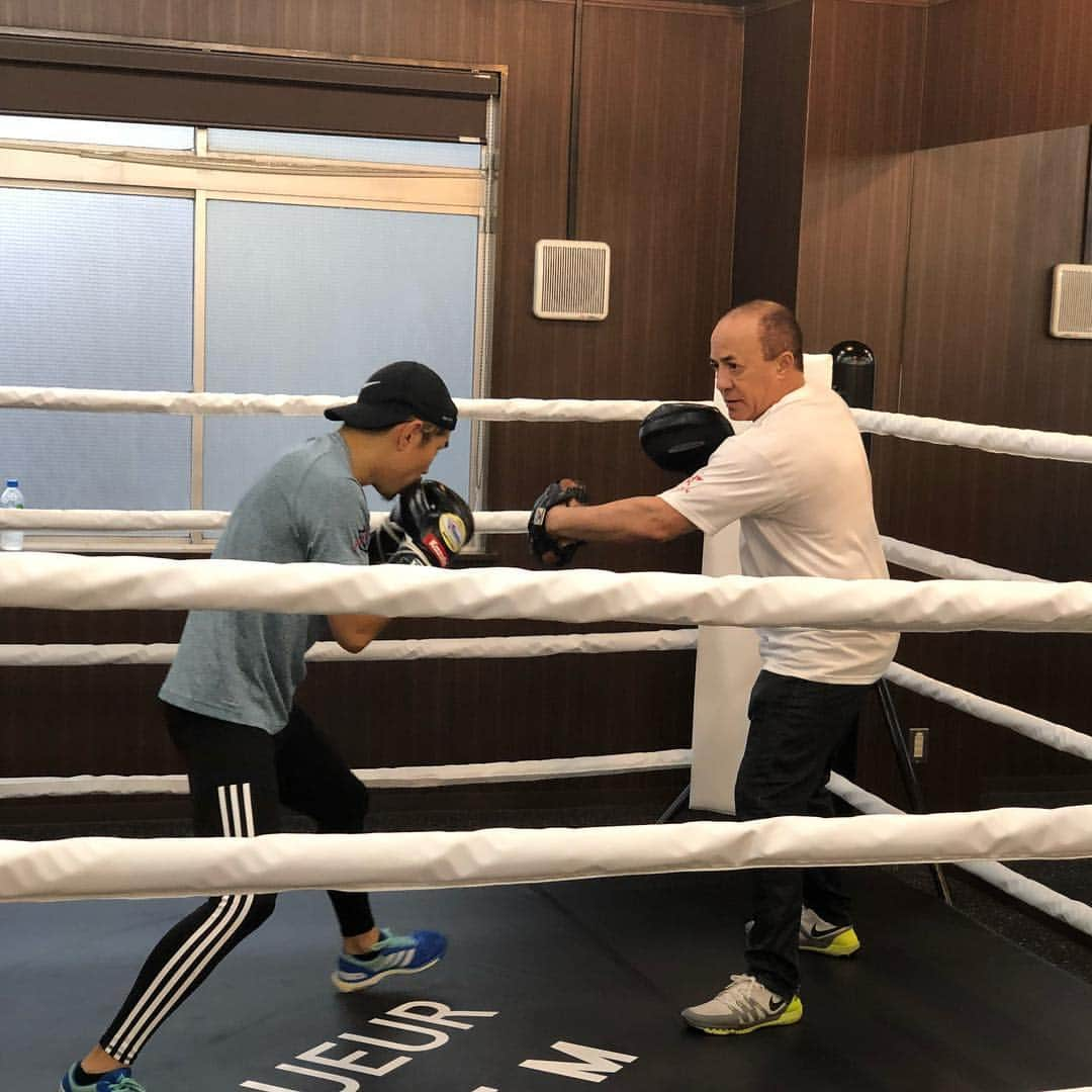 内山高志さんのインスタグラム写真 - (内山高志Instagram)「本日のKODLABはスペシャルな日。  AK69さんと井岡一翔が来店！  さらに、イスラエル・サラストレーナーに、日本チャンピオン 吉田実代ちゃんまで。  あと友人も何人か来て賑やかな一日になりました(^^) #AK69 さん #井岡一翔 #イスラエルサラスト トレーナー #吉田実代 ちゃん #大倉社長 #KODLAB #四谷三丁目 #フィットネス #ボクシング #健康 #楽しく #ダイエット #フィジカルトレーニング」11月9日 18時35分 - takashikod