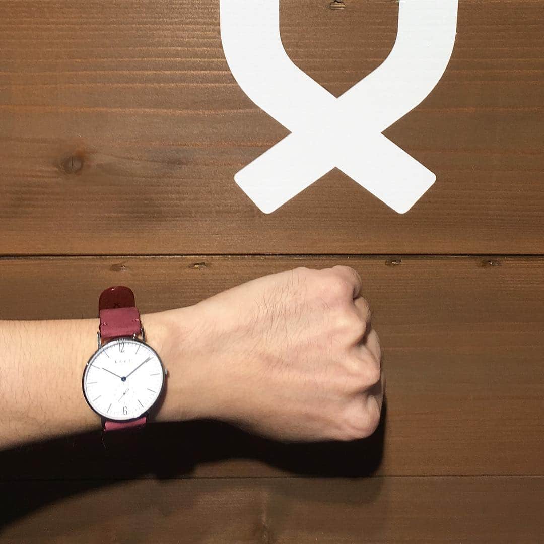 Maker's Watch Knotさんのインスタグラム写真 - (Maker's Watch KnotInstagram)「Maker's Watch Knot @makers_watch_knot CS-36 SVWH1 / NU-18BUSV #knot #knot_official #knot_watch #smallsecond_knot  #omotesando #Tokyo #nuback leather #burgundy #musubuproject  #sapphireglass  #watch #madeinjapan #ノット #日本製 #腕時計 #スモールセコンド  #ヌバックレザー #バーガンディ #サファイアガラス #カスタムウォッチ #表参道 #韓国からのお客様」11月9日 18時38分 - makers_watch_knot