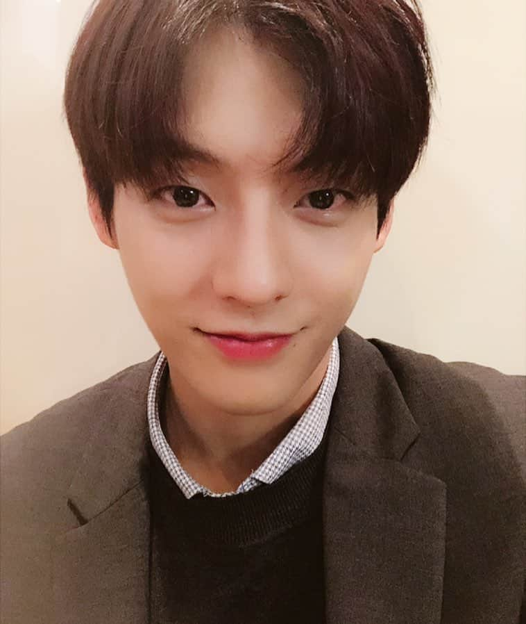 ミニョク さんのインスタグラム写真 - (ミニョク Instagram)「#아름답고도아프구나」11月9日 19時30分 - hutazone