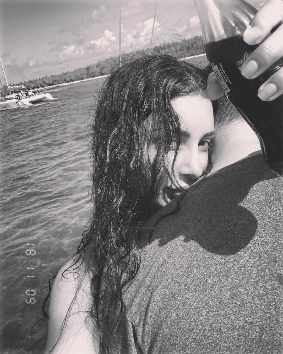 sananasのインスタグラム：「Drunk in love🖤  #IleMaurice #Mauritius #Tui #TuiFr #LittleParadise  PS : Peut-être une nouvelle vidéo ce soir 🙃」