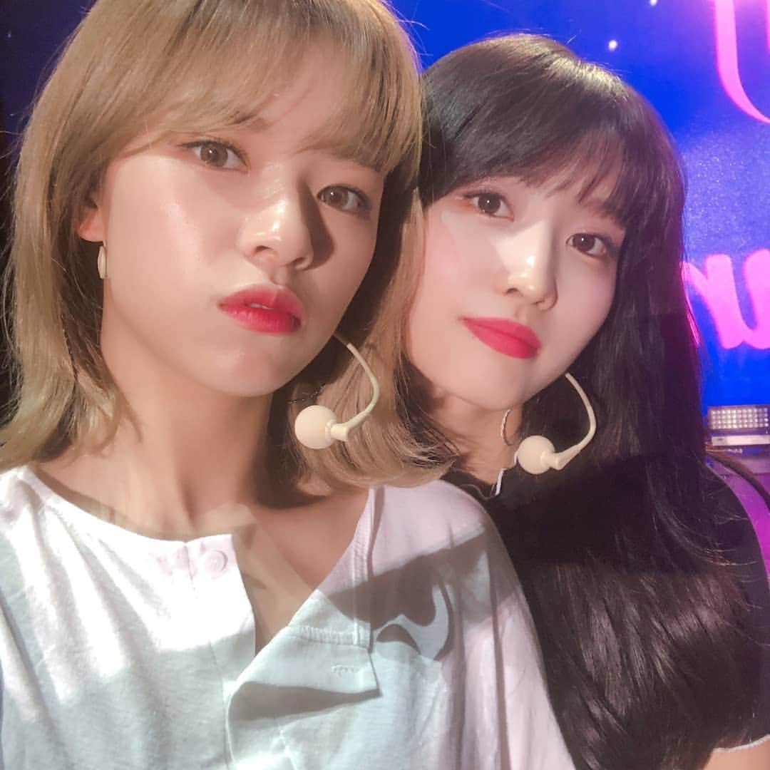 TWICEさんのインスタグラム写真 - (TWICEInstagram)「(사진폭탄 주의!!!!) 나의 룸메 생일축하해!! 이날을 위해 일년동안 열심히 사진 모았다.」11月9日 20時24分 - twicetagram