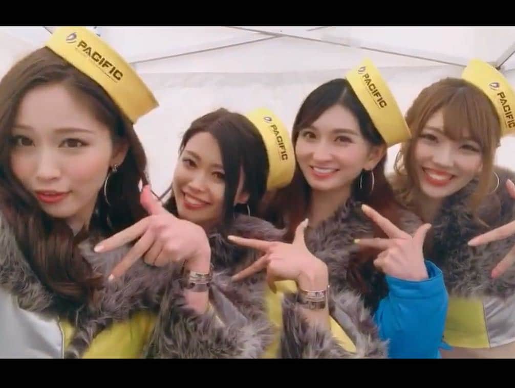 まあみさんのインスタグラム写真 - (まあみInstagram)「明日、明後日は SUPER GT 最終戦‼️😢 あれ？どうしたんだ😢うるうるしとる😢😭 4人全員揃うのに、今回で最後だなんて悲しすぎる(;Д;) たくさんの思い出を、笑顔をありがとう😭💓明日、明後日頑張るぞ😍らぶ💛🧜‍♀️ * * #supergt#gt#茂木#もてぎ#もてぎサーキット#サーキット#レース#team#pacific#rq#レースクイーン#パシフィック#pacificmermaids#yellow#コスチューム#2号車#carstokaidream28#green#lotus#私たちパシフィックマーメイズです#💛」11月9日 21時46分 - maami_1125
