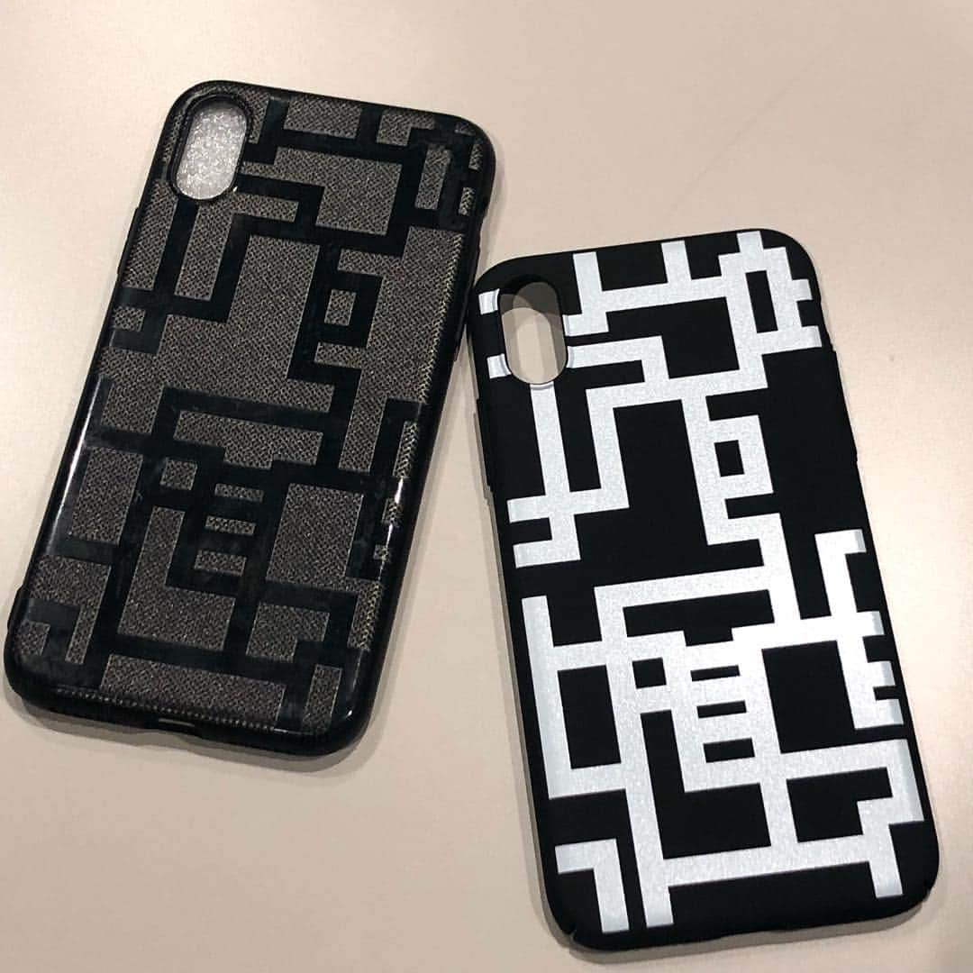 布袋寅泰さんのインスタグラム写真 - (布袋寅泰Instagram)「［ツアーグッズ情報 其の4］BLACK iPhone 8 / 7 case BLACK iPhone X case GUITARHYTHM iPhone X case #布袋寅泰 #tonightimyourstour #marchandise #iphoneケース #hotei」11月9日 22時05分 - hotei_official