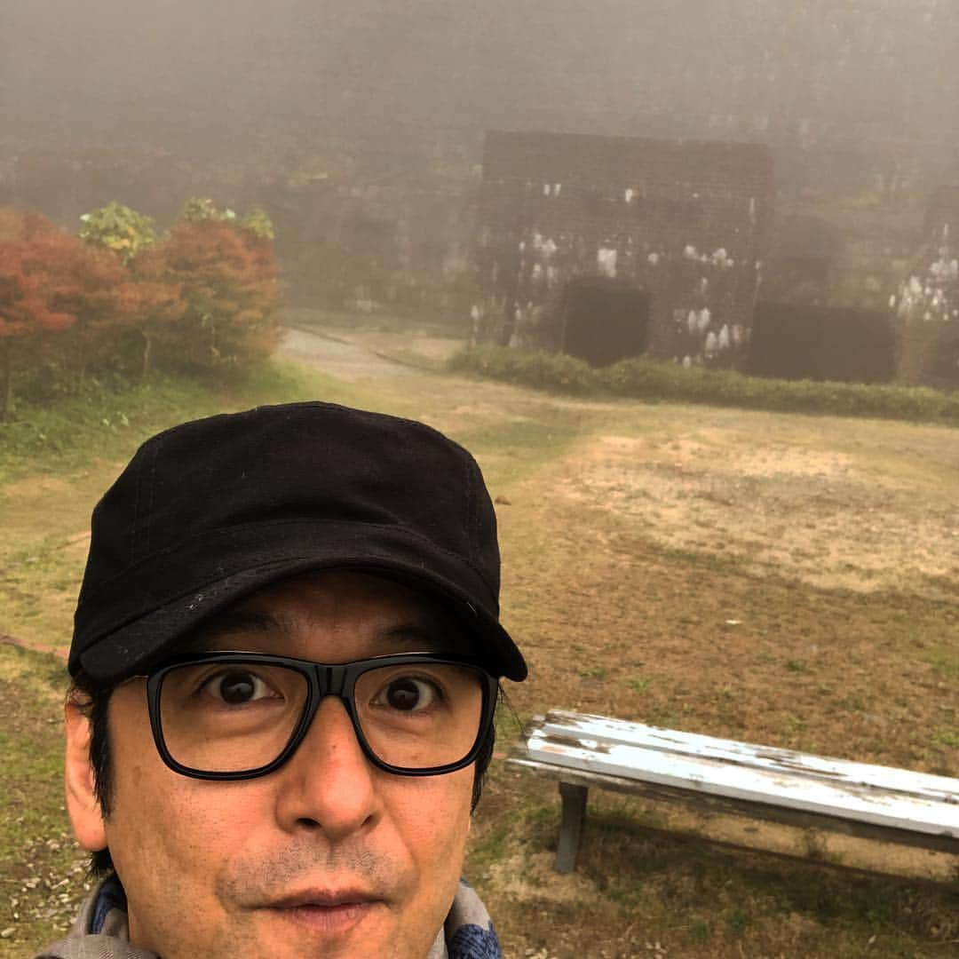 石丸幹二さんのインスタグラム写真 - (石丸幹二Instagram)「皆さん！ 新居浜市、四国山脈の中にある跡地 ここで、もし天候が良ければそして運が良ければ、コンサート会場に出来たらと‼︎‼︎ 参加者は （好天に恵まれればですが） 寺院巡りさながら （足腰を鍛てきてください！）200段以上の階段の昇降があるのですが、自然の中で、鳥や、蝶や虫・・・をお供のコンサート。 霧の中でこんなのもありかなと。考えております。  追伸 昨夜、酒をお供に🍶あげてしまいました。怪文書でしたので今朝手を加えました。」11月9日 22時12分 - team_kanji_ishimaru