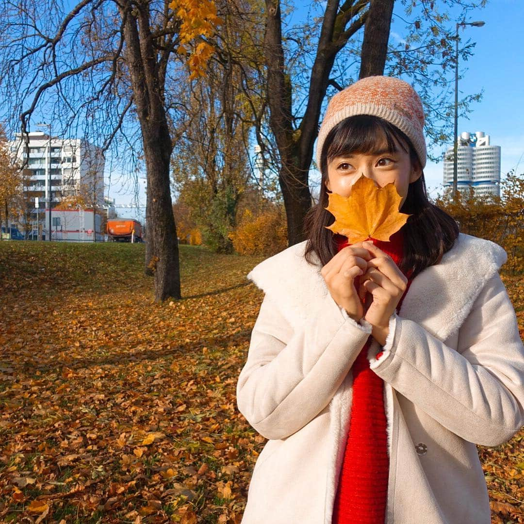 渡辺早織さんのインスタグラム写真 - (渡辺早織Instagram)「ロケも折り返しです。 毎日が新鮮で刺激的。 体の内側からパチパチと焚き火が燃えるような熱量。じんわりと、でもしっかりと熱くなる自分がいます。 旅がどうしても好きだ❗️ きちんと伝えていけるように心の扉を全開して、頑張っていきます！  #世界の国境を歩いてみたら・・・ #BS11」11月10日 0時41分 - _watanabesaori_