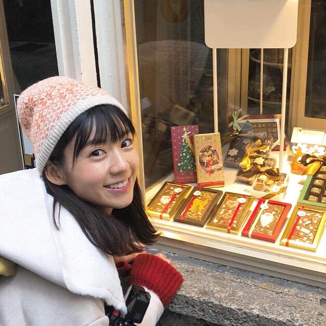 のインスタグラム：「ロケも折り返しです。 毎日が新鮮で刺激的。 体の内側からパチパチと焚き火が燃えるような熱量。じんわりと、でもしっかりと熱くなる自分がいます。 旅がどうしても好きだ❗️ きちんと伝えていけるように心の扉を全開して、頑張っていきます！  #世界の国境を歩いてみたら・・・ #BS11」