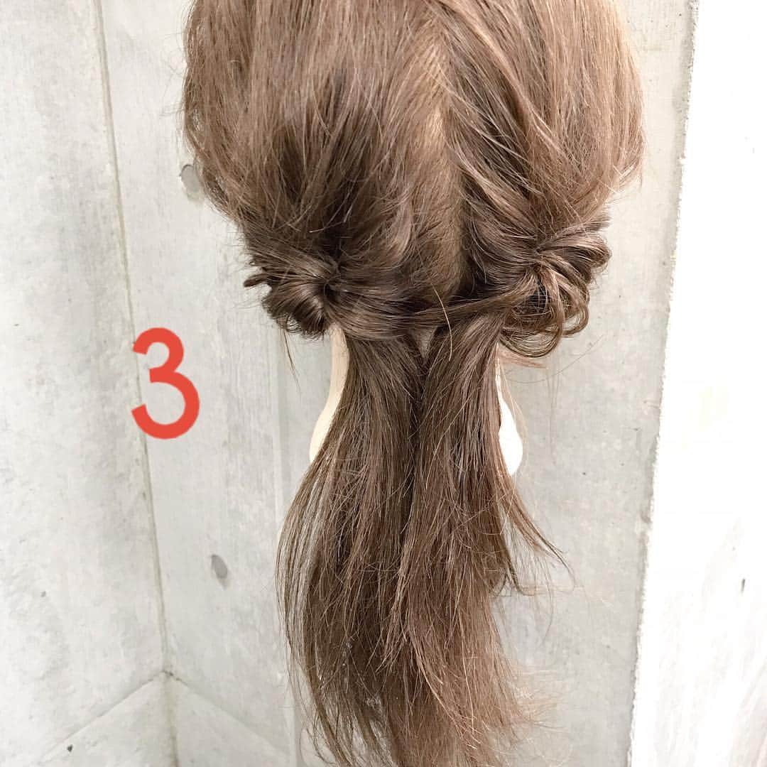 東海林翔太さんのインスタグラム写真 - (東海林翔太Instagram)「簡単で可愛い🎵自分でできるヘアアレンジ✨ ・ ＊2018NEWSTYLE＊ クルリンパ✖️三つ編みで作る冬のおしゃれを楽しむカジュアルアレンジ🎀 ・ ■画像をスライドしてそれぞれの工程を見やすくしました☆ ゴム4本ピン2本 1.左右2つに分けます 2.左から一つに結び耳後ろでクルリンパ 3.右も同様にクルリンパ。※左右適度にほぐします。 4.２つの毛束を襟足で１つに結ぶ 5.毛束を三つ編みして毛先をゴムで留めます Fin.外巻きにくるくるしながら、襟足付近でピンで2箇所とめて、おくれ毛を巻いて、全体をほぐしたら完成🎀 ・ ・ 吉祥寺 LinobyU-REALM リノバイユーレルム 📞0422272131 東海林翔太 ★ご予約はDMからも気軽にお待ちしてます★」11月10日 0時49分 - shotarange