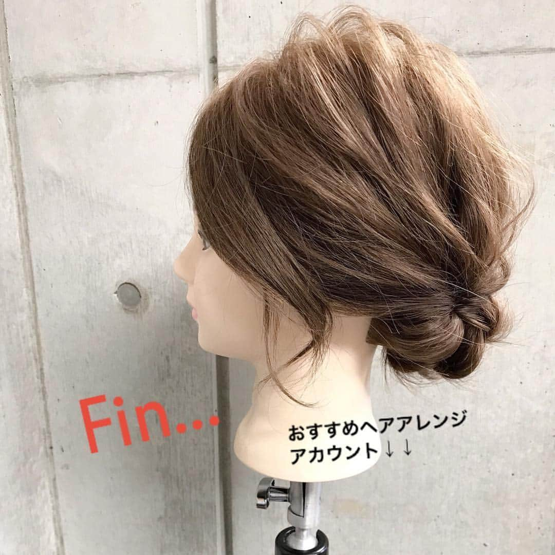 東海林翔太さんのインスタグラム写真 - (東海林翔太Instagram)「簡単で可愛い🎵自分でできるヘアアレンジ✨ ・ ＊2018NEWSTYLE＊ クルリンパ✖️三つ編みで作る冬のおしゃれを楽しむカジュアルアレンジ🎀 ・ ■画像をスライドしてそれぞれの工程を見やすくしました☆ ゴム4本ピン2本 1.左右2つに分けます 2.左から一つに結び耳後ろでクルリンパ 3.右も同様にクルリンパ。※左右適度にほぐします。 4.２つの毛束を襟足で１つに結ぶ 5.毛束を三つ編みして毛先をゴムで留めます Fin.外巻きにくるくるしながら、襟足付近でピンで2箇所とめて、おくれ毛を巻いて、全体をほぐしたら完成🎀 ・ ・ 吉祥寺 LinobyU-REALM リノバイユーレルム 📞0422272131 東海林翔太 ★ご予約はDMからも気軽にお待ちしてます★」11月10日 0時49分 - shotarange