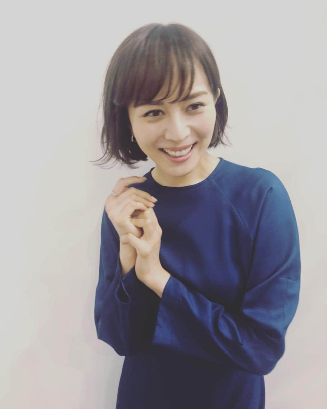 比嘉愛未さんのインスタグラム写真 - (比嘉愛未Instagram)「何故かハニかんでしまう笑 そんな私は、本日レッツノートのトークイベントでした。明日もドラマがんばろっ いや、楽しも✌🏻⭐️」10月17日 18時12分 - higa_manami