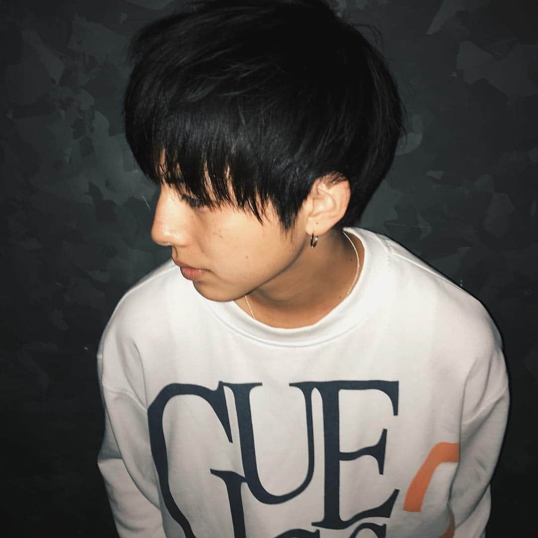 のインスタグラム：「髪きりました✂︎ 本格的に冷えてきましたね、風邪にはお気をつけて！ . . . 10/26〜29で舞台やります！ 是非見に来てください！」