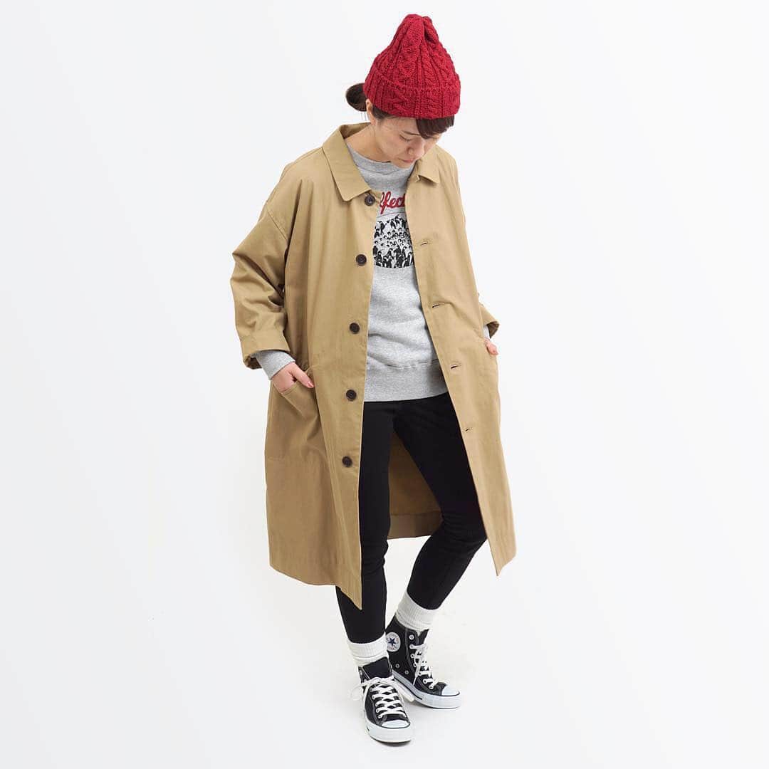 marbleSUD(マーブルシュッド) のインスタグラム：「秋冬の新作「タイプライタークロス COAT」。ベーシックなデザインなので、パンツスタイル、ちょっとガーリーなワンピースとも相性◎ニット小物で差し色をプラスするとちょっとこなれた印象に。 #marblesud #マーブルシュッド #18fw #新作 #大人カジュアル #ファッション #定番 #ベーシック #アウター #コート #コーディネート #coordinate #marbleSUDコーデ」