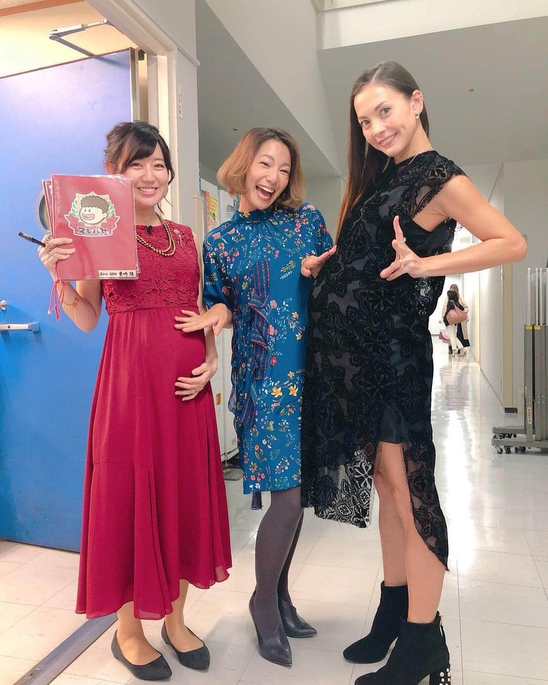 土屋アンナさんのインスタグラム写真 - (土屋アンナInstagram)「プレバト収録‼️ ダブル妊婦で三船美佳さんをサンドイッチ❣️❤️❣️❤️ #プレバト #妊婦」10月17日 18時47分 - annatsuchiya0311