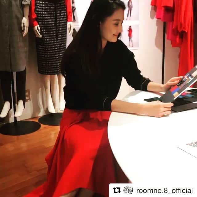 松浦みなみのインスタグラム：「:) 2日間ありがとう ございました\❤︎/ _ #Repost @roomno.8_official with @get_repost ・・・ so nice💕  model 松浦みなみちゃん！とっても素敵💕  2019ss exhibition in Tokyo october9-19  appoint only contact ✉️info@8ottodesign.com  model 松浦みなみさん @373_matsuura  #exhibition #2019 #spring #summer #guest #tokyo ＃red##fashion #dress #lace #nice #good #thank #model #good #💕」